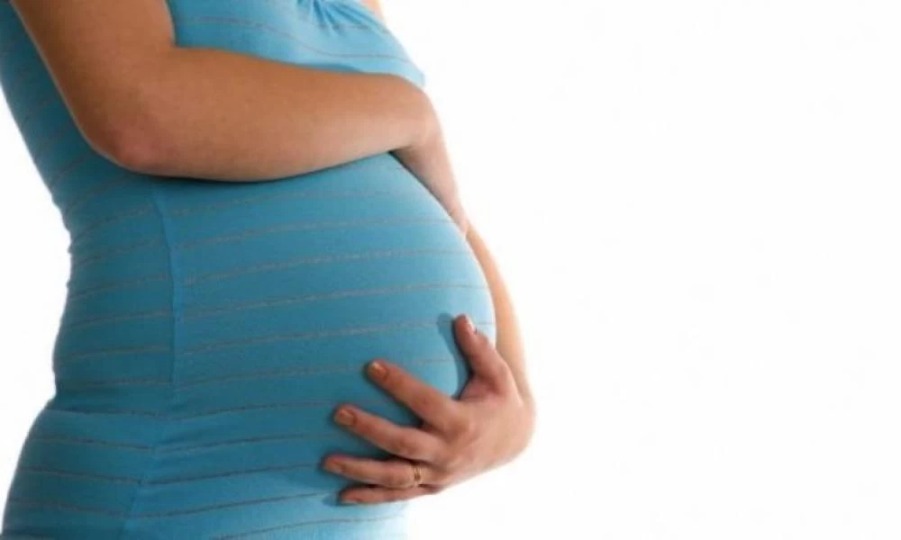 Κρήτη: Γέννησε 34χρονη που κόλλησε Δέλτα και Όμικρον ενώ ήταν έγκυος
